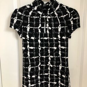 EXPRESS Stretch Mock Neck top. Keyhole detail black and white pattern. Size S